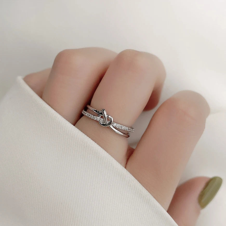Lia Knot Ring