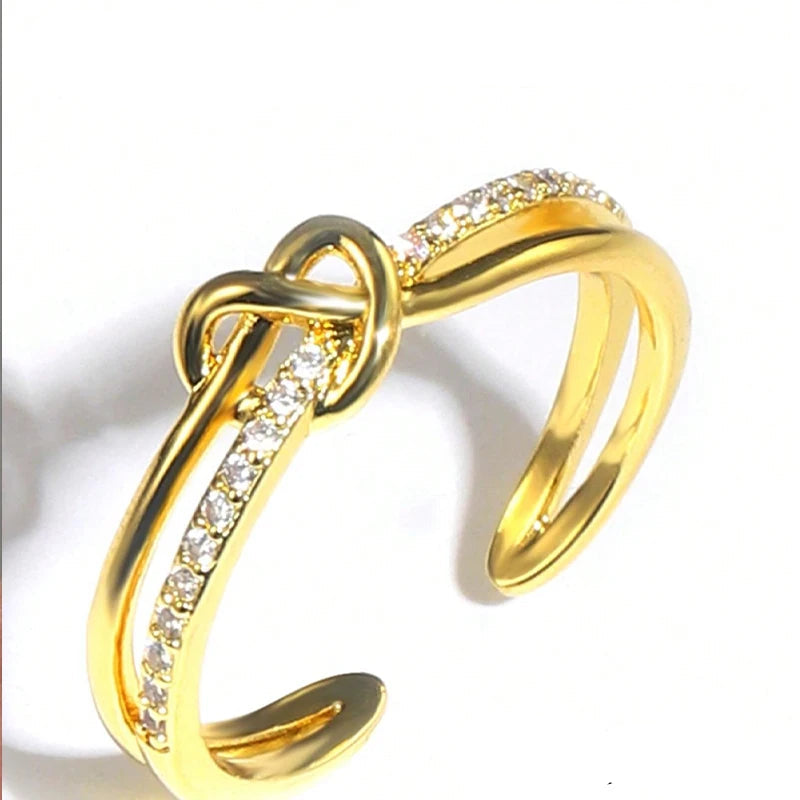 Lia Knot Ring