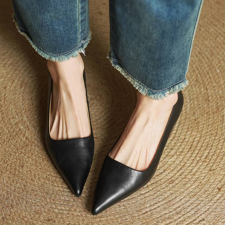 Giulia Pointed Leather Pumps